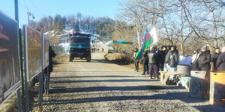 Rusiya sülhməramlılarına aid daha bir təminat avtomobili Laçın yolundan keçib