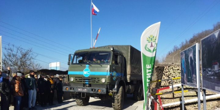 Two more vehicles of Russian peacekeeping contingent passed through protest area without hindrance