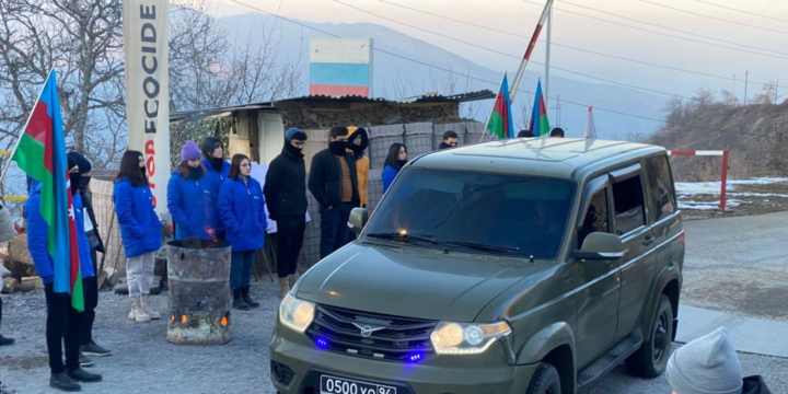 Rusiya sülhməramlılarına aid daha bir minik maşını Laçın yolundan keçib