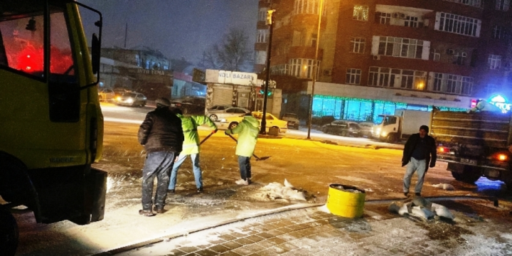 Bakının küçə və prospektləri qardan təmizlənib