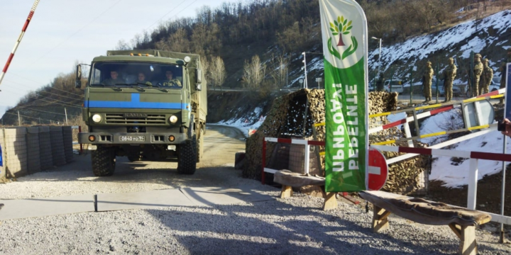 Two more vehicles of Russian peacekeeping contingent passed through protest area without hindrance