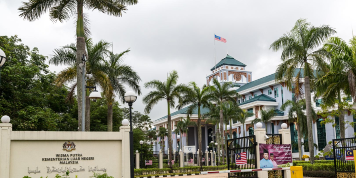 Malayziya Azərbaycanın Tehrandakı səfirliyinə silahlı hücumu kəskin şəkildə pisləyib