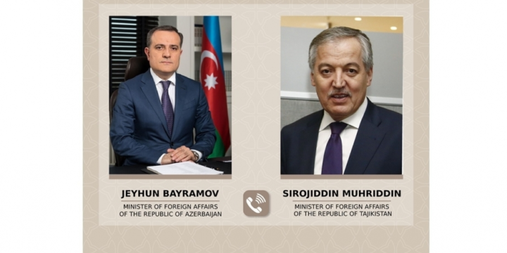 Azerbaijani, Tajik FMs talk over phone