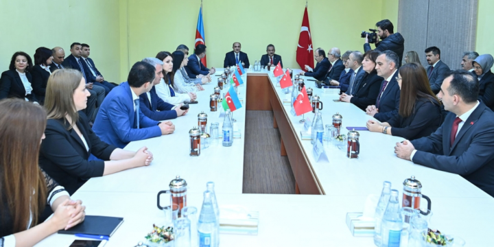 Türkiyənin milli təhsil naziri Bakıdakı peşə mərkəzində olub