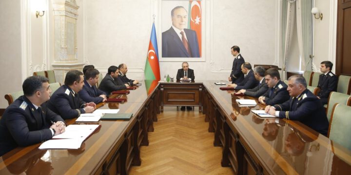 Baş prokuror yeni təyin olunan hakimlərlə görüşüb