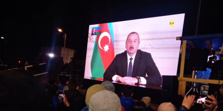 Aksiya iştirakçıları Prezident İlham Əliyevin xalqa müraciətini izləyiblər