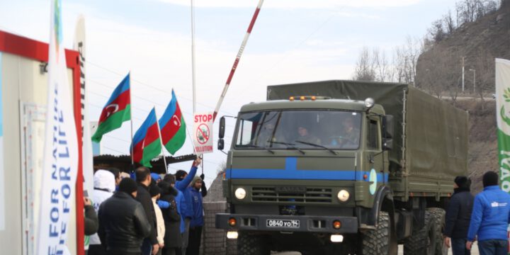 Next vehicles belonging to Russian peacekeeping contingent passed through protest area without hindrance