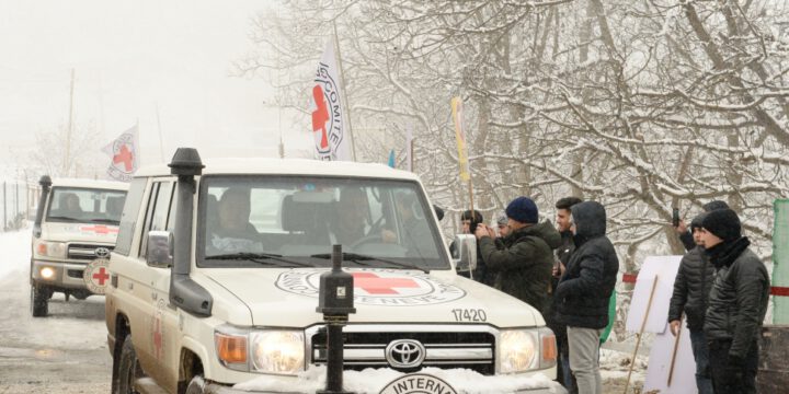 BQXK-yə məxsus iki avtomobilin aksiya ərazisindən keçidinə şərait yaradılıb