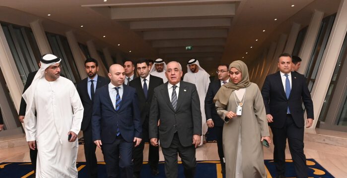 Azərbaycanın Baş naziri Birləşmiş Ərəb Əmirliklərinə işgüzar səfər edib