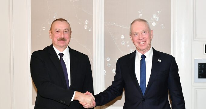 President Ilham Aliyev met with Defense Minister of Israel in Munich