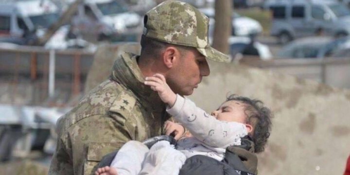 Türkiyədə baş verən zəlzələdə 100 hərbçi həlak olub