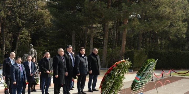 Rumıniyalı parlamentarilər Ulu Öndərin məzarını və Şəhidlər xiyabanını ziyarət ediblər