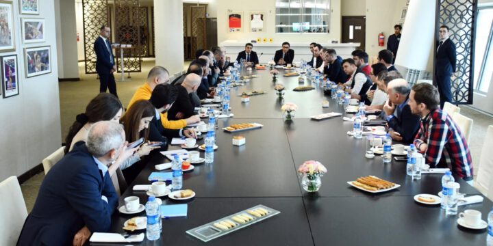 Gənclər və idman naziri media nümayəndələri ilə görüşüb