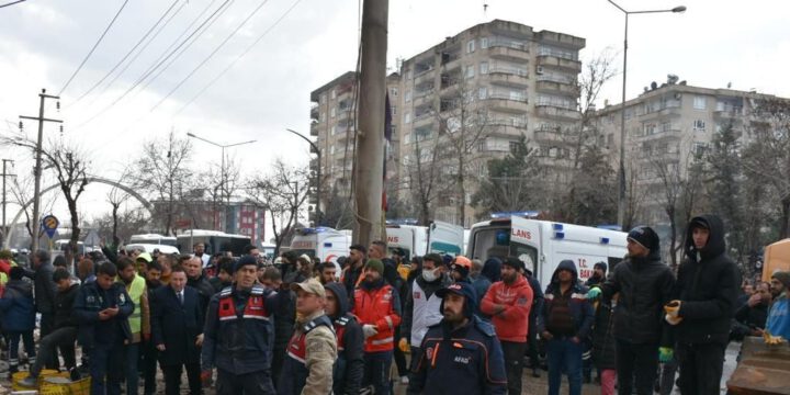 Türkiyədə baş verən zəlzələ 14 milyondan çox insanın yaşadığı bölgəyə təsir edib
