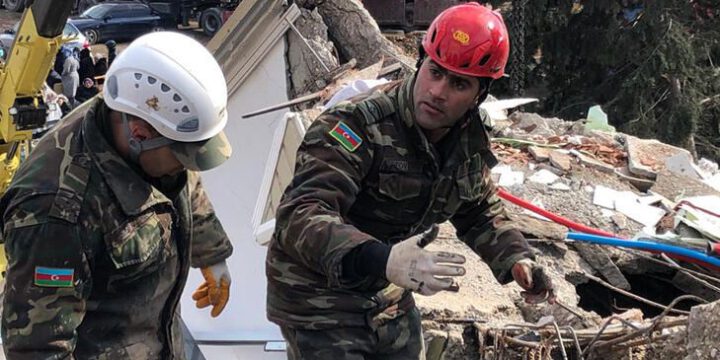 Böyük fəlakətdə Türkiyəyə yardım edən ilk ölkə Azərbaycan oldu – Türk mediası azərbaycanlı xilasedicilər barədə