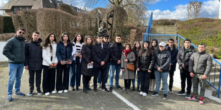 Azerbaijani students visit monument to Khurshidbanu Natavan in Waterloo