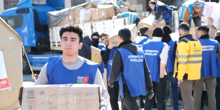 Azərbaycan könüllüləri Türkiyədə onminlərlə zərərçəkənə xidmət edib