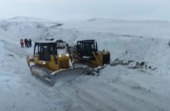 Kəlbəcərdə yolların qardan təmizlənməsi işləri aparılır