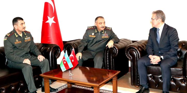 Müdafiə nazirinin müavini Türkiyənin Gəncə şəhərindəki Baş konsuluna başsağlığı verib