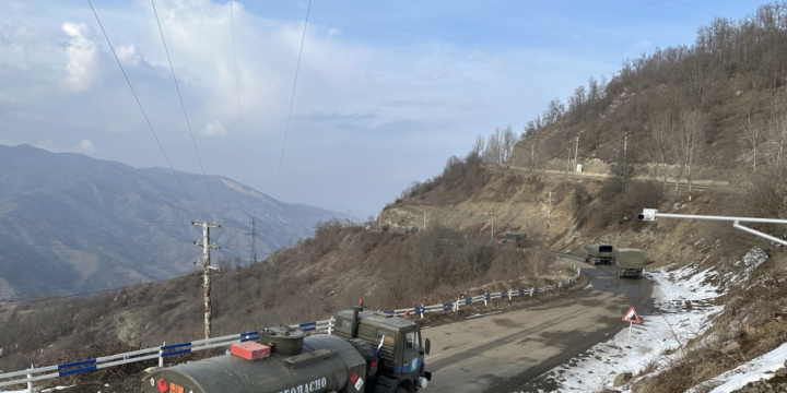 Sülhməramlıların daha 20 avtomobili aksiya ərazisindən maneəsiz keçib