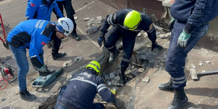 Azerbaijani rescuers pull 11 people alive from rubble in southern Türkiye’s after quake