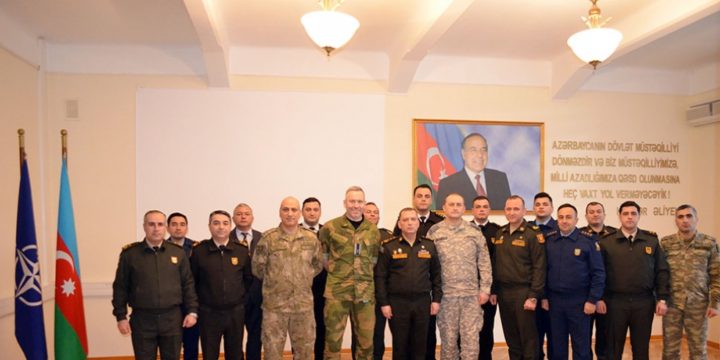 Certificates presented to participants of training course, Defense Ministry