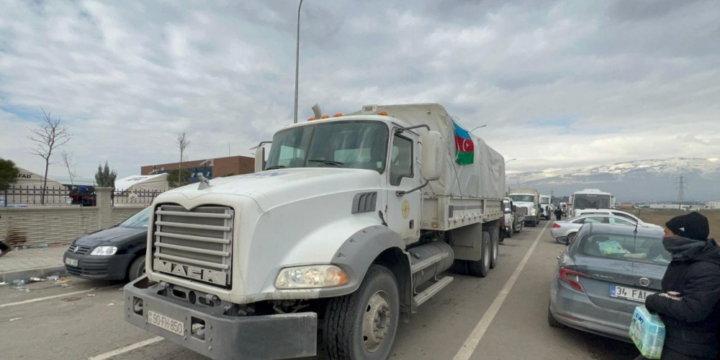 FHN-in növbəti humanitar yardımından ibarət avtomobil karvanı Türkiyəyə çatıb