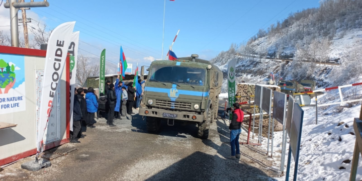 Russian peacekeepers’ vehicles move freely through protest area