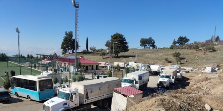 Azerbaijani rescuers setting up tents to accommodate quake victims in Türkiye