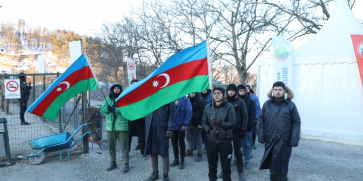 Aksiyanın 68-ci günü: Ekofəallar təbii sərvətlərimizin qanunsuz istismarına qarşı şüarlar səsləndirirlər