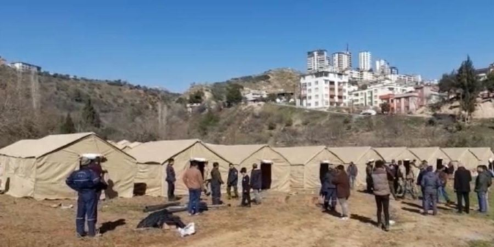 FHN tərəfindən Kahramanmaraşda daha 3 ünvanda növbəti çadır şəhərcikləri qurulub