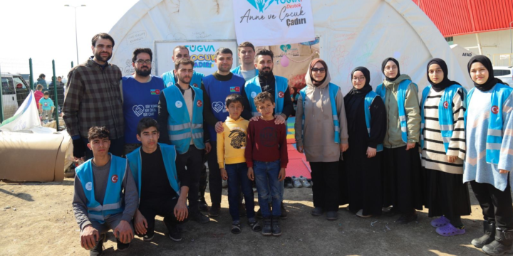 Türkiyəli rəsmilər Kahramanmaraşda Azərbaycan könüllülərinin fəaliyyəti ilə tanış olub