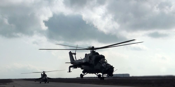 Hərbi pilotlar təlim-məşq uçuşlarını icra edib