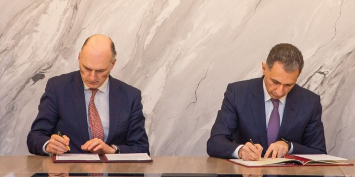 Azərbaycanla Böyük Britaniya arasında beynəlxalq avtomobil daşımaları haqqında Saziş imzalanıb