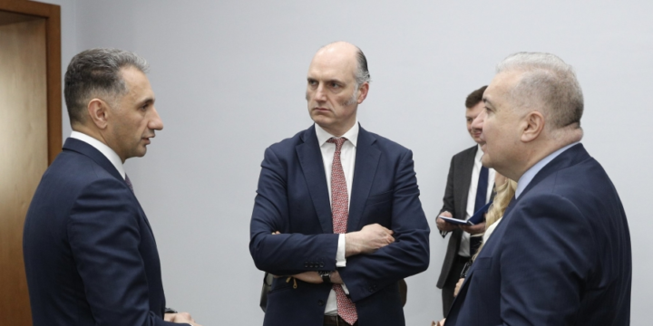 Britaniya səfiri: Orta Dəhliz layihəsi təşəbbüsündə Azərbaycanın xüsusi rolu var