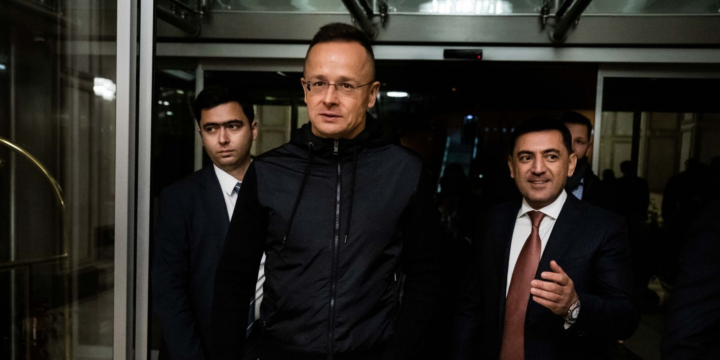 Macarıstanın XİN rəhbəri Azərbaycana səfərə gəlib