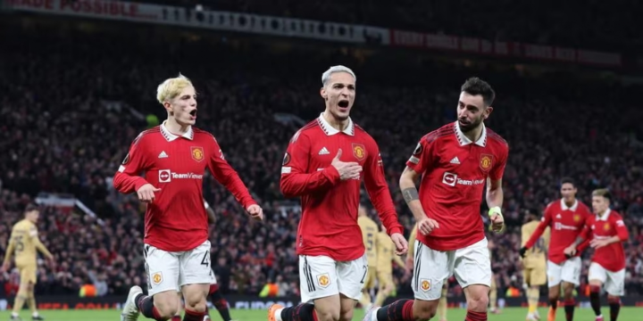 Manchester United beats Barcelona 2-1 at home in Europa League playoff 2nd leg