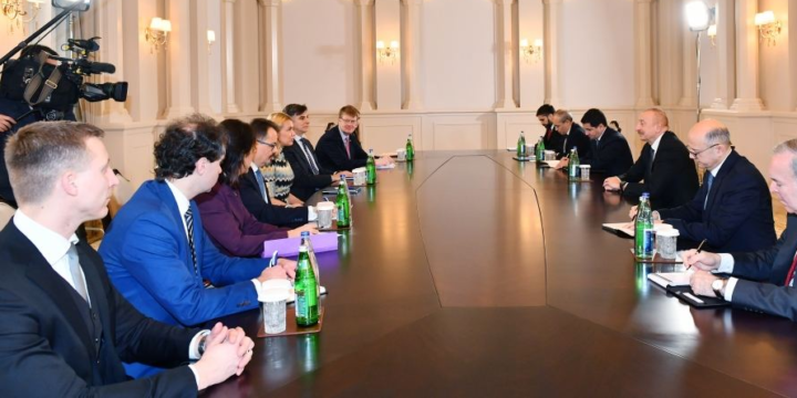 Prezident İlham Əliyev Avropa İttifaqı komissarının başçılıq etdiyi nümayəndə heyətini qəbul edib