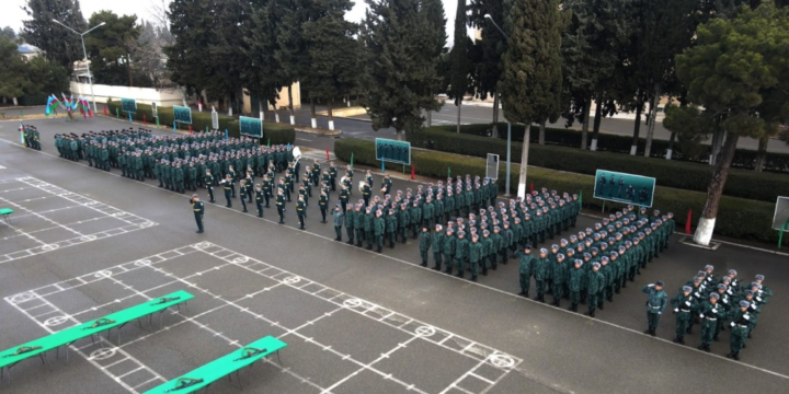 Gənc sərhədçilər and içib