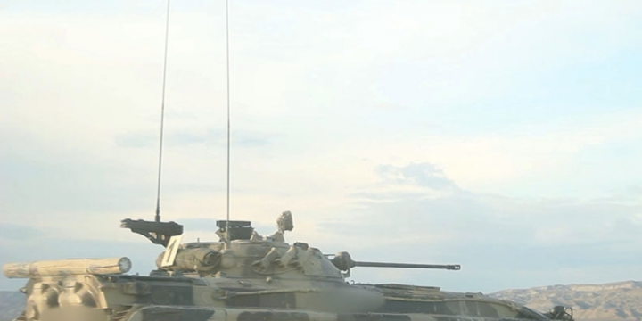 Zirehli texnika heyətlərinin döyüş vərdişləri təkmilləşdirilir 