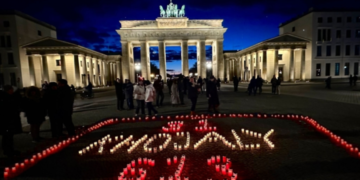 Azerbaijani community organize flash mob on Khojaly Genocide in Berlin