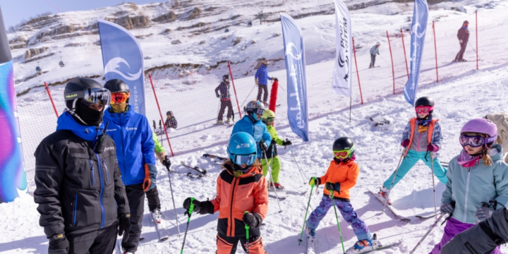 Yaponiyalı idmançılar xizəksevərlərə ustad dərsi keçiblər