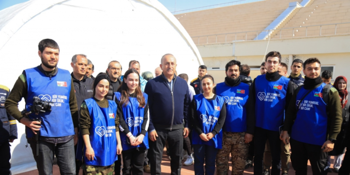 Turkish Foreign Minister meets with Azerbaijani volunteers