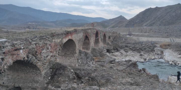 Beynəlxalq səyyahlar qrupu Xudafərin körpüsü ilə tanış olublar