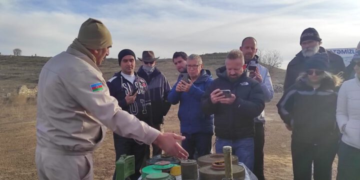 Xarici səyahətçilər Füzulidə minalardan təmizləmə prosesi ilə tanış olublar
