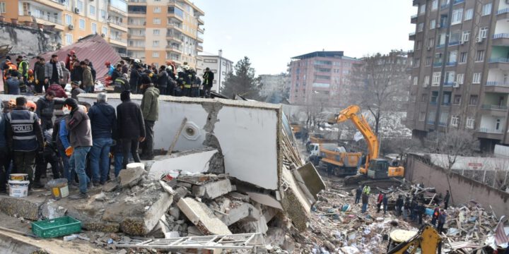 Türkiyədə zəlzələ nəticəsində həlak olanların sayı 1 651-ə çatıb