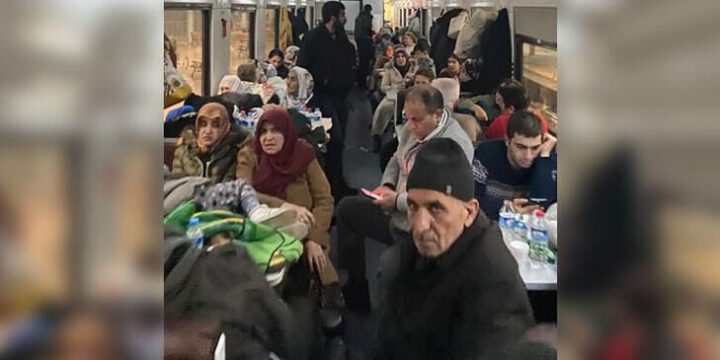 Türkiyədə zəlzələdən zərərçəkənlərin bir qismi vaqonlara yerləşdirilib