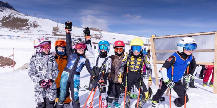 Ümummilli lider Heydər Əliyevin 100 illik yubileyi çərçivəsində həvəskar dağ-xizəyi yarışının uşaqlar arasında keçirilən mərhələsi baş tutub