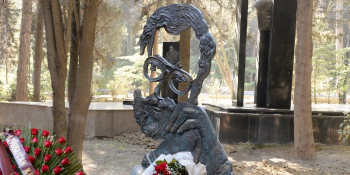 Xalq yazıçısı Rüstəm İbrahimbəyovun Fəxri xiyabanda qəbirüstü abidəsinin açılışı olub
