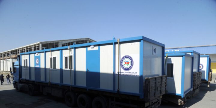 AHİK Türkiyəyə konteyner evlər göndərib